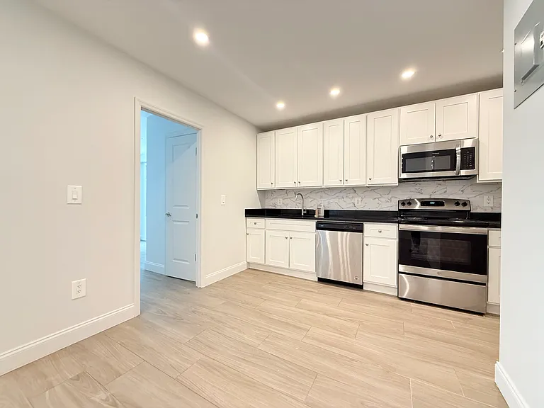 160 Parkside Ave #1H — Photo 3