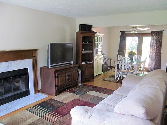 4th image of 634 Minuteman Ln