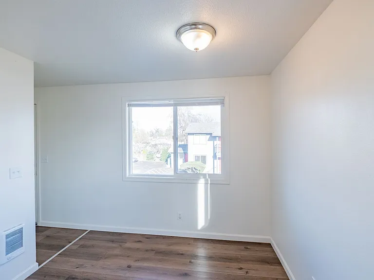 544-Parkside — Photo 12