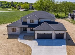 13680 W Upland Ridge Ct, New Berlin, WI 53151