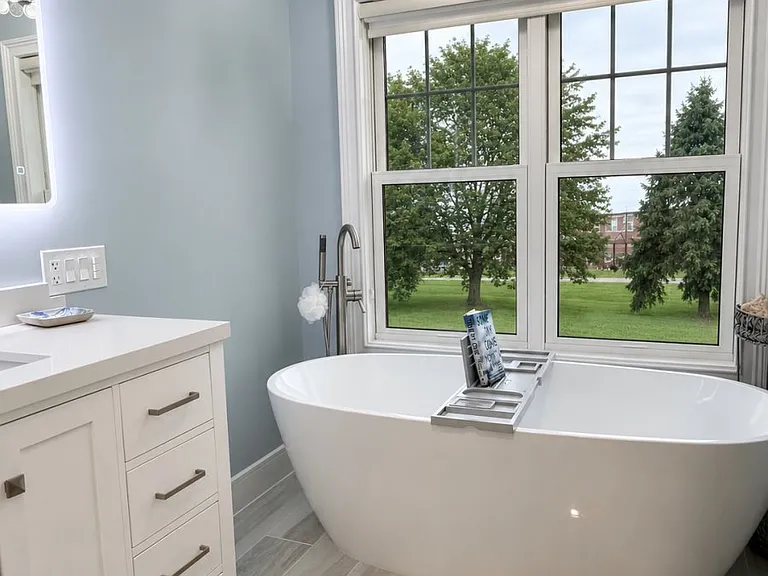 Master Bath Soaking Tub
