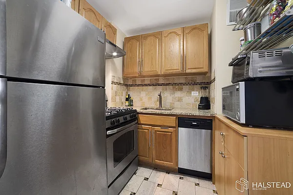 Rented by Halstead Real Estate | media 10