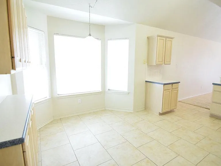 515 Kinney Dr — Photo 12