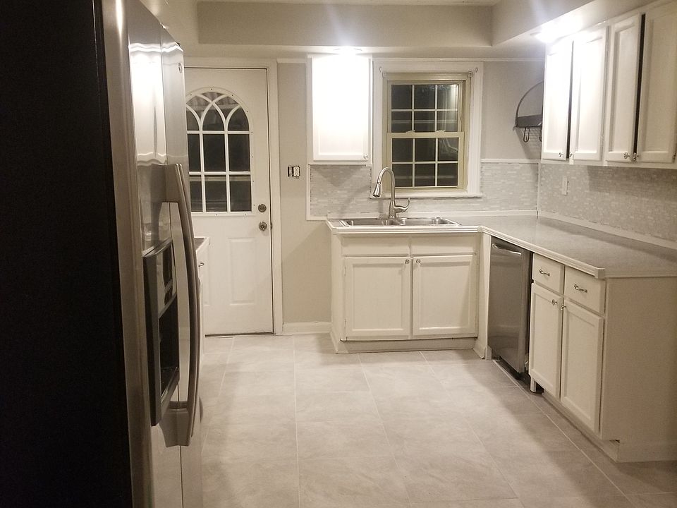 1st image of 430 Lee Blvd