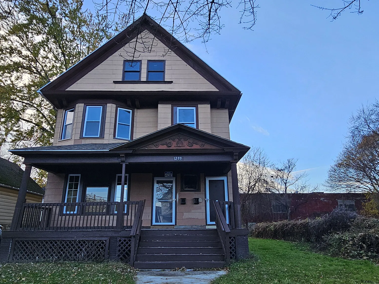3 bed, 1300 sqft, $1,800 — Photo 1