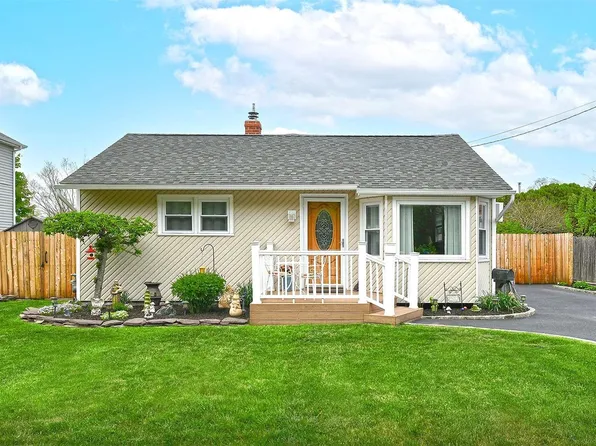 689 Montauk Highway, Oakdale, NY 11769