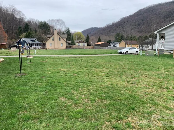 16 Dream Meadow Ln, Maggie Valley, NC 28751
