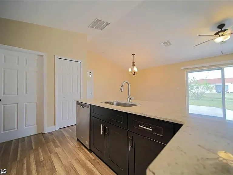 604 Thomas Sherwin Ave S — Photo 7