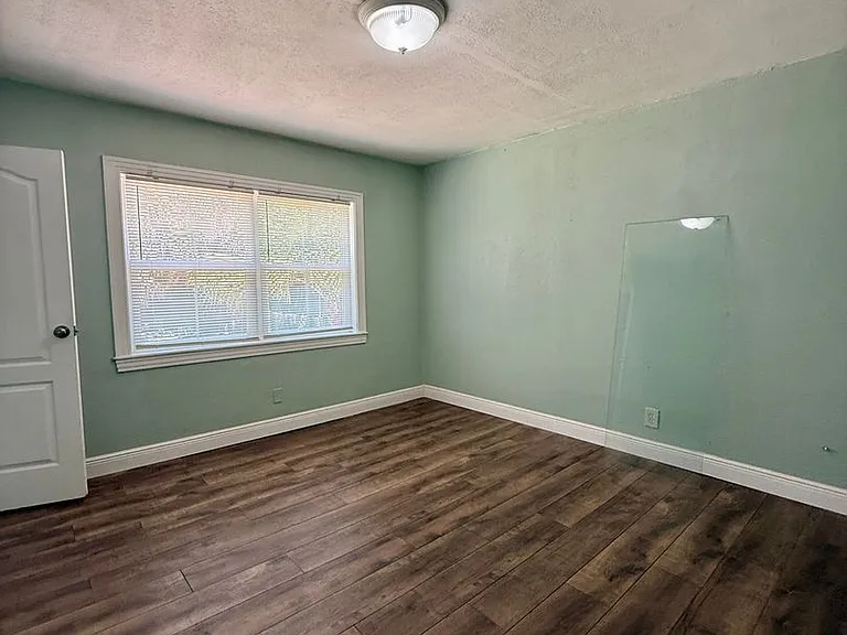 844 Saranac St — Photo 13