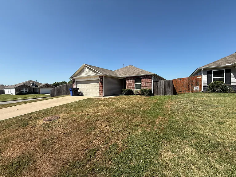 2800 E Quincy St — Photo 1