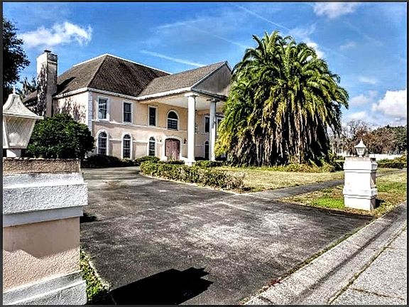 2nd image of 1021 Emerald Creek Dr