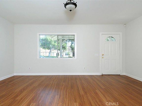 3rd image of 919 E Olive Ave