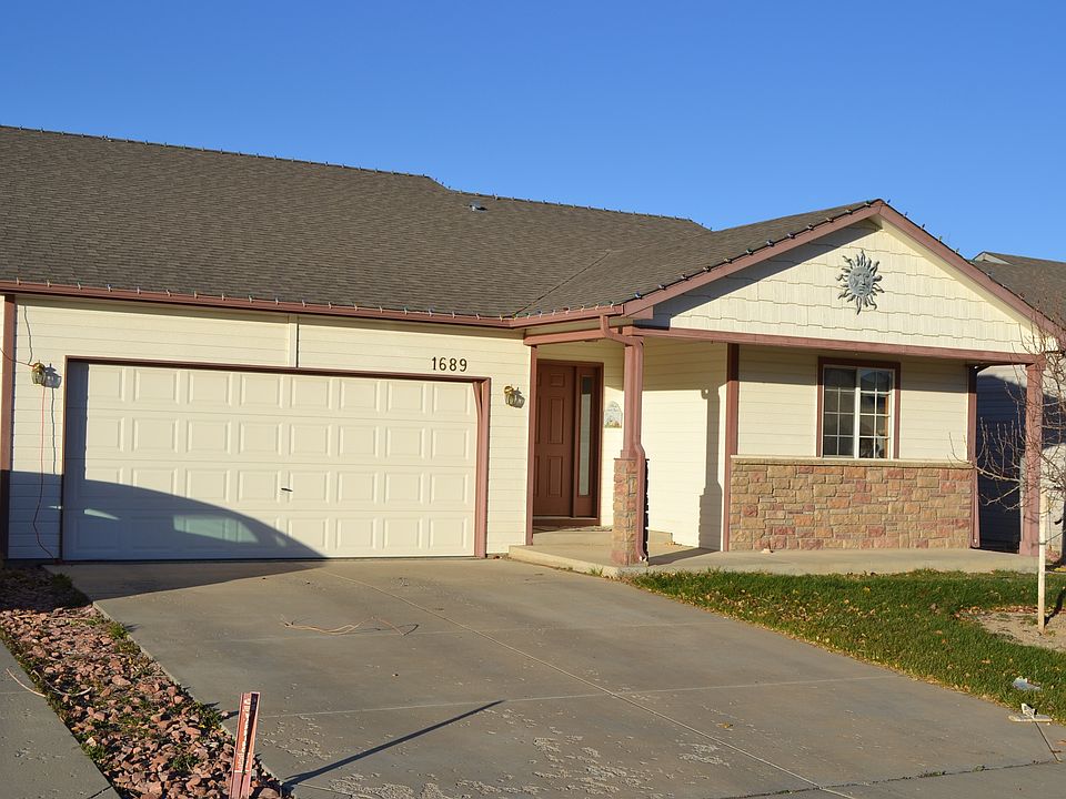 1689 Oriole Place
