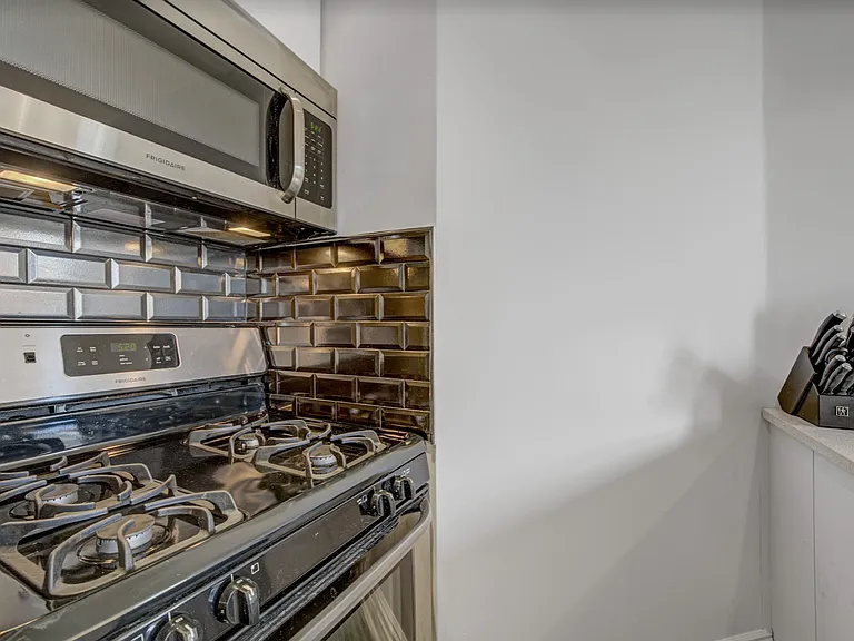 107 Greenpoint Ave #C3 — Photo 3