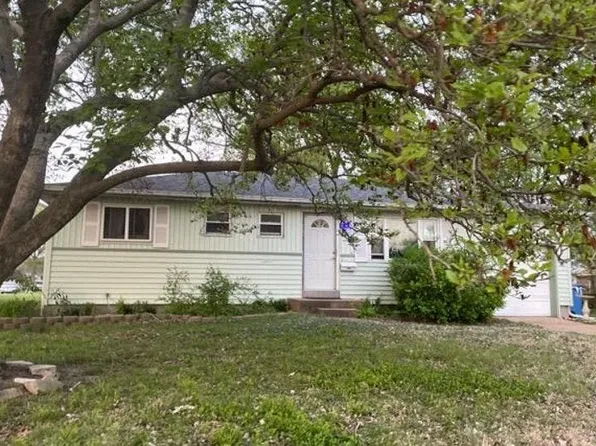 855 Lilac Dr, Florissant, MO 63031
