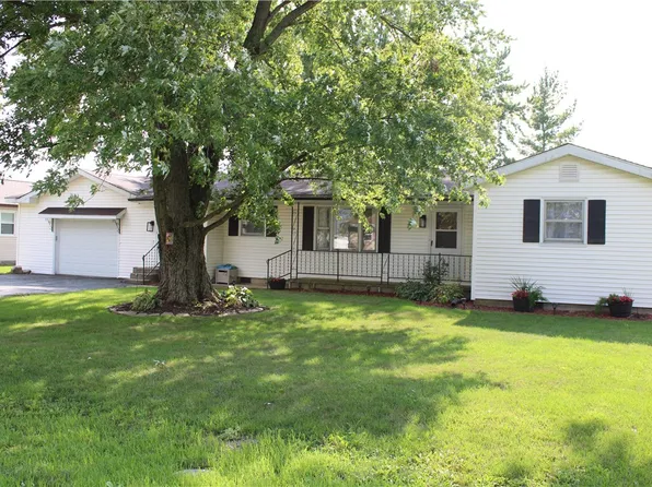 1287 N Circle Park Dr, Shelbyville, IL 62565