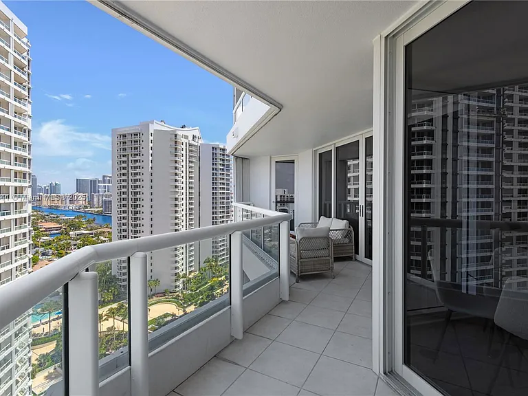21055 Yacht Club Dr #2203 — Photo 25