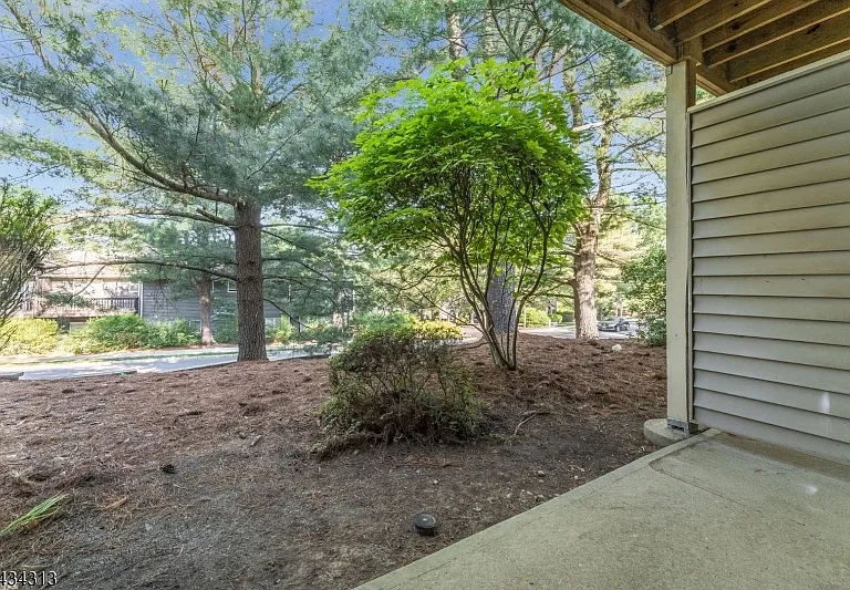 13 Augusta Dr — Photo 16