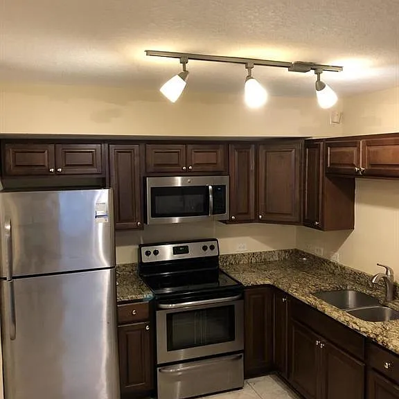 201 Villa Cir #201 — Photo 5