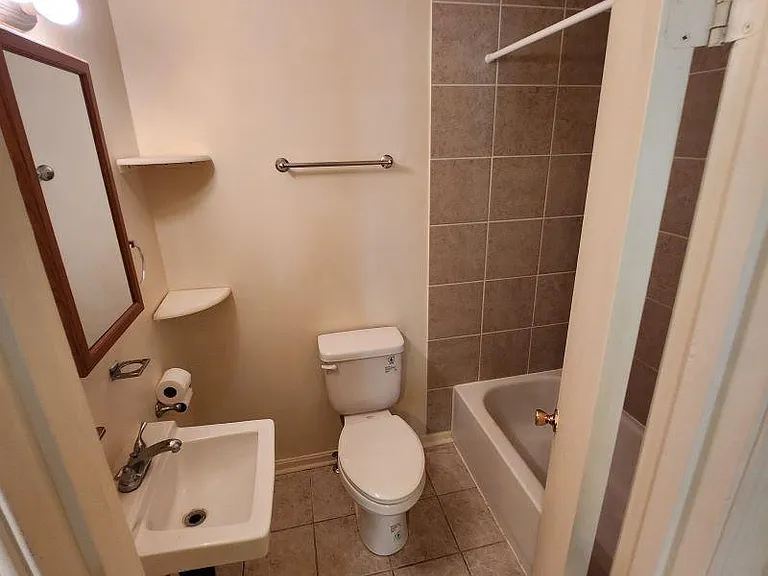881 Newtown Ct #6 — Photo 4