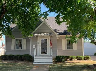 820 E Acton Ave, Wood River, IL 62095