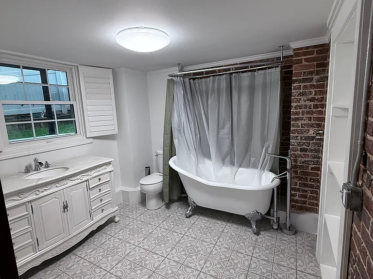 138 N Hawthorne Rd #1 — Photo 8