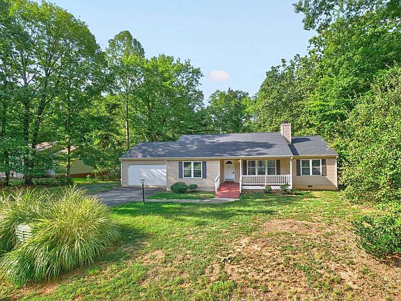 3rd image of 419 Jefferson Dr