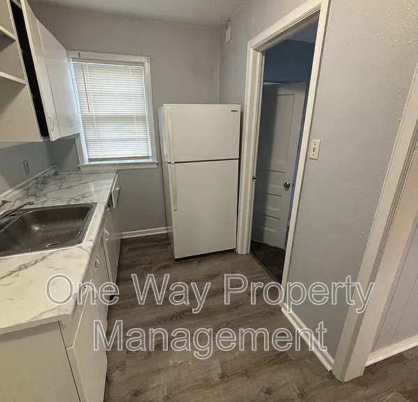 1729 E Looman St — Photo 14