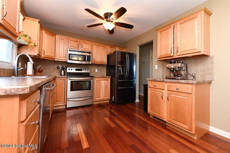 4th image of 9 Arthur Drive