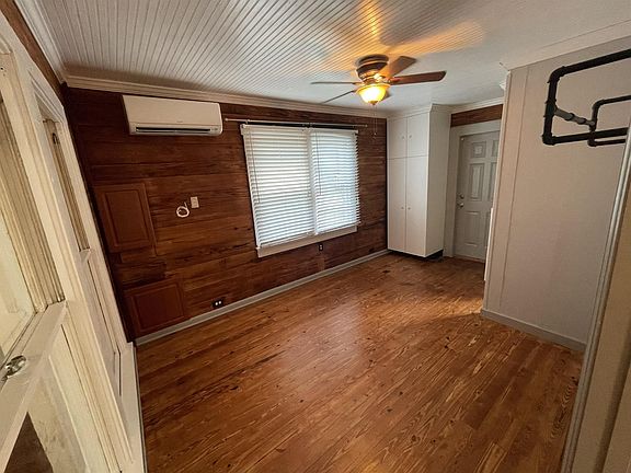 5th image of 942 Lexington St
