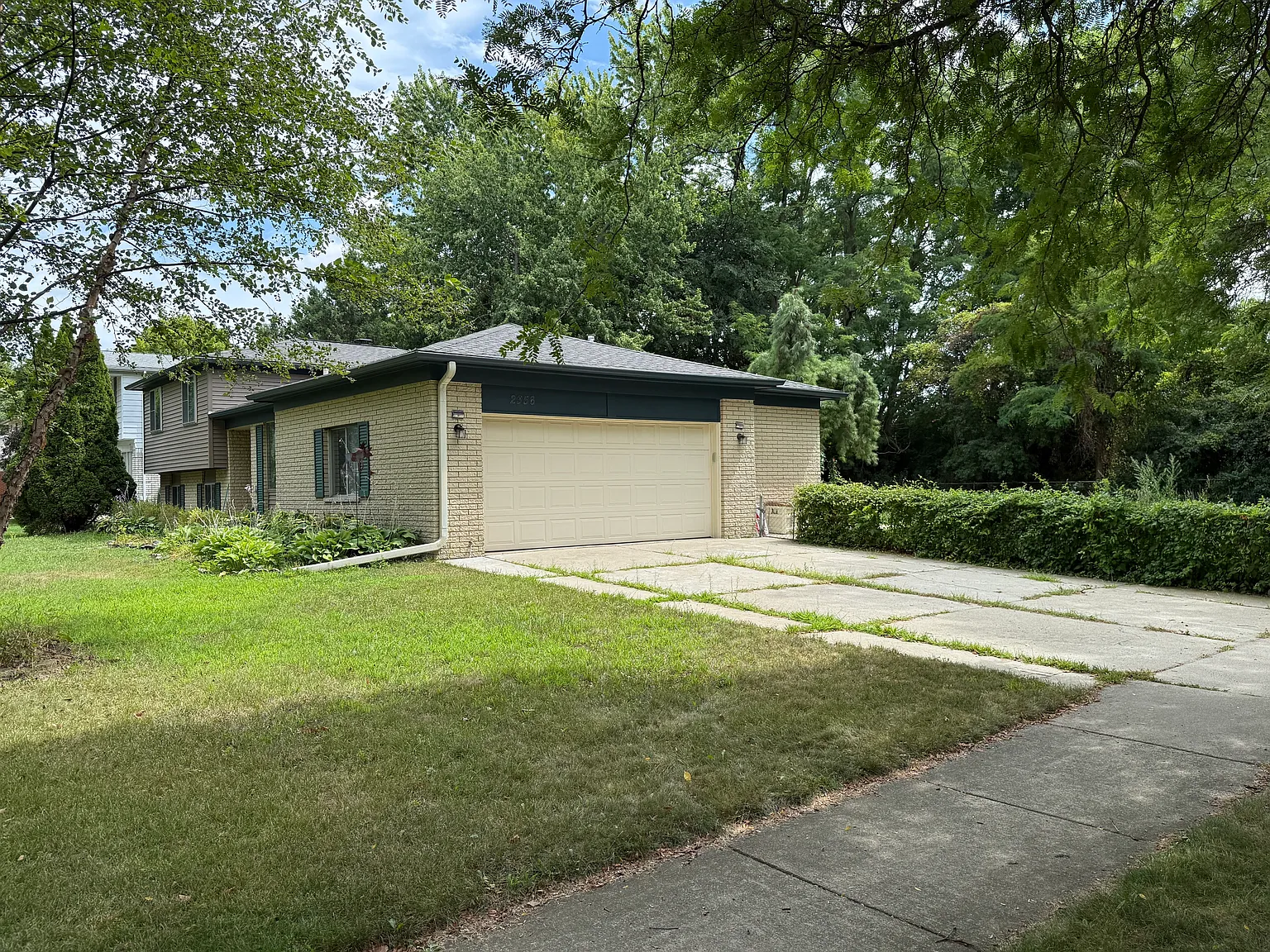 4 bed, 1973 sqft, $2,700 — Photo 2