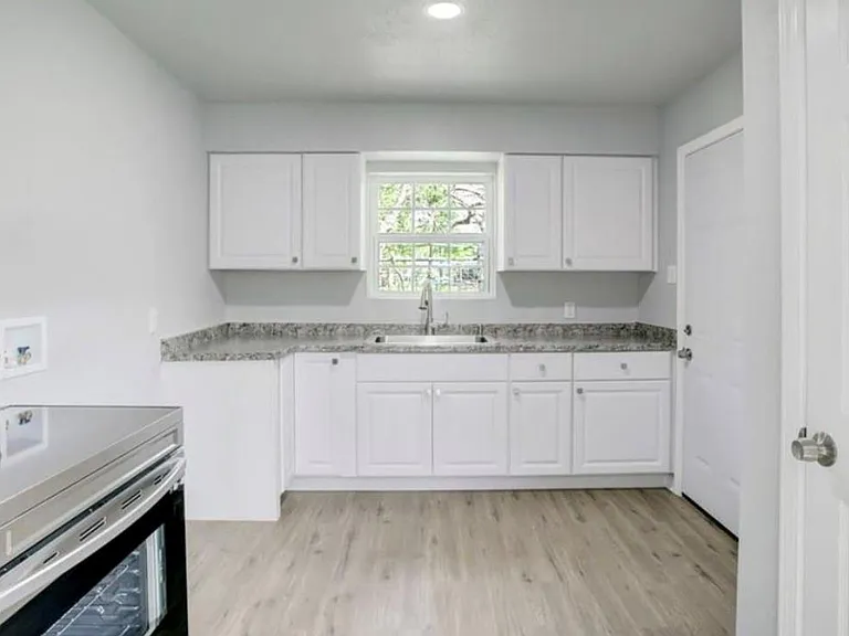 5123 Peachtree St #1/2 — Photo 2