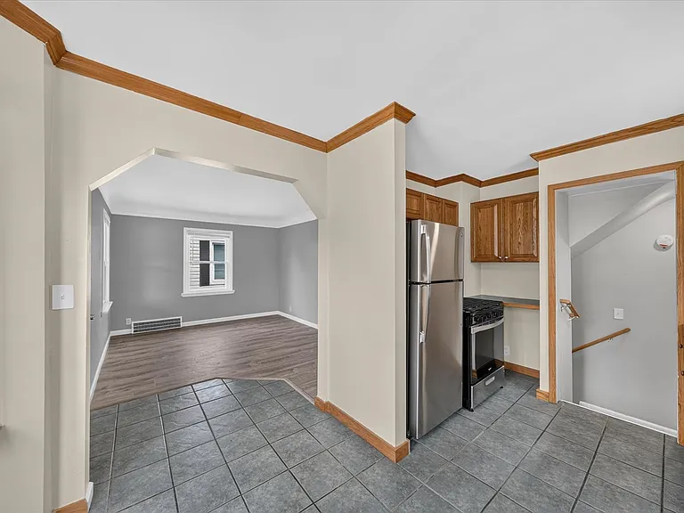 2090 Cicotte Ave — Photo 11