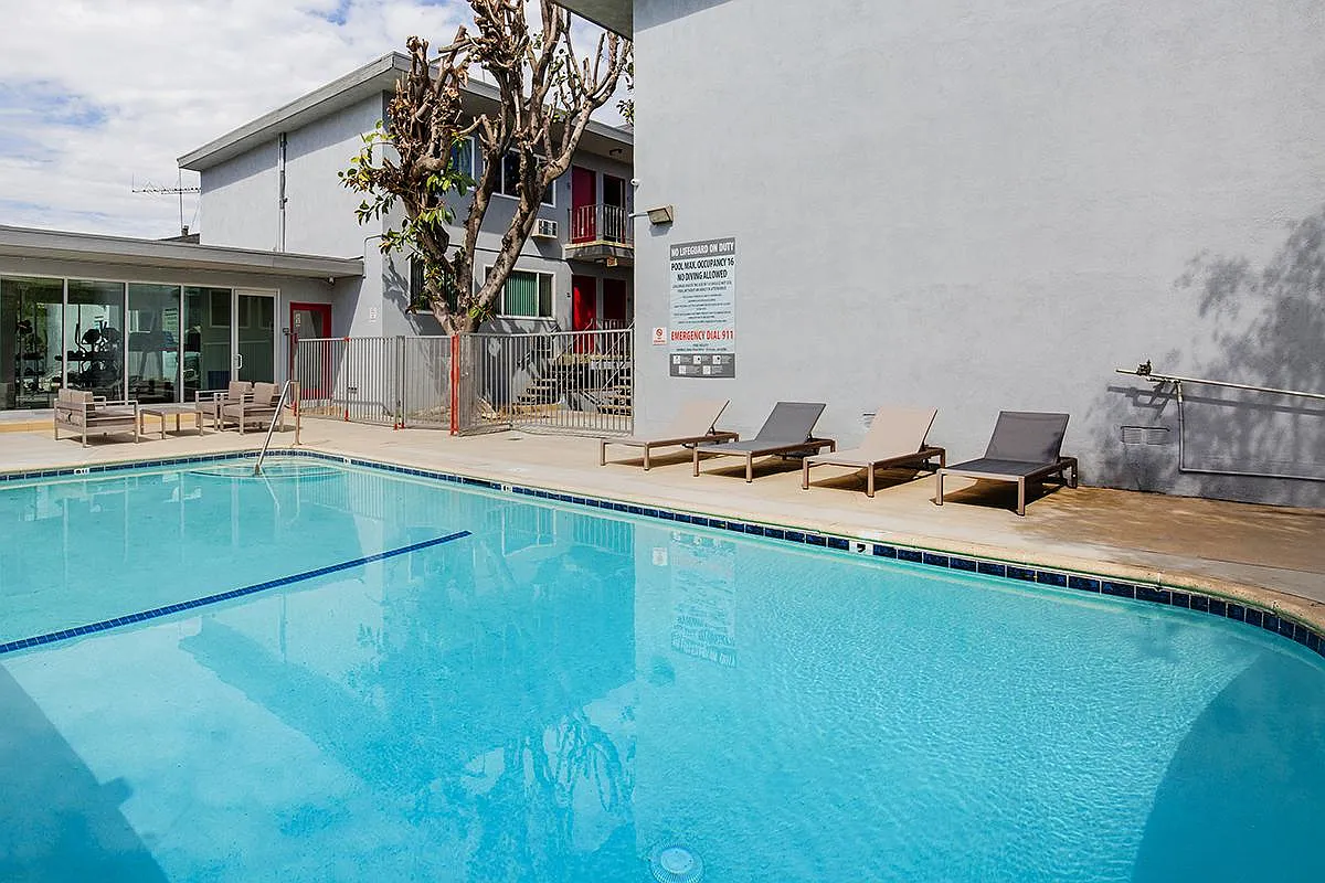 The Capri Apartments — Photo 3