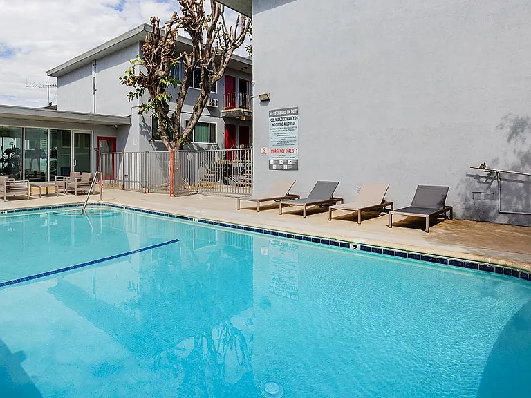 The Capri Apartments — Photo 3