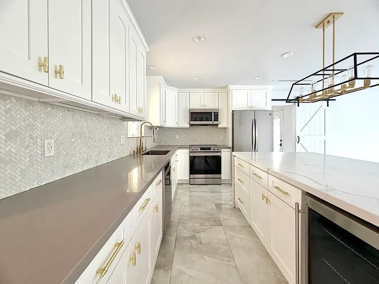 985 Medford Rd — Photo 3