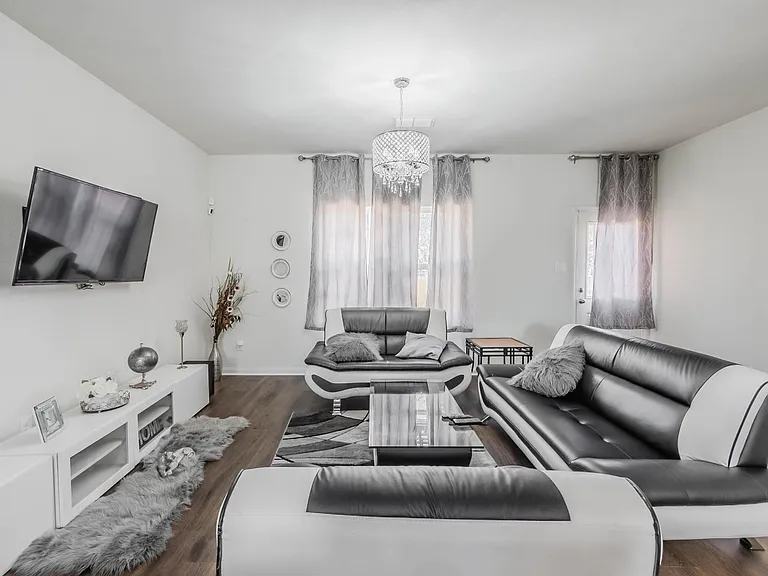 1313 Briercrest Dr — Photo 9