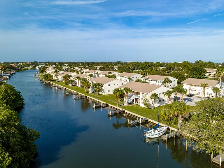 Vetra Indian Harbour Beach — Photo 13