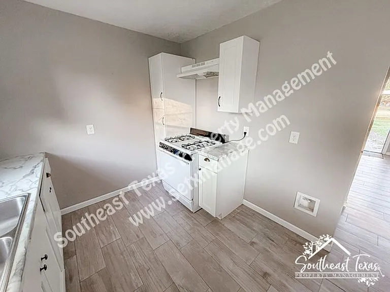 620 Smelker St — Photo 7