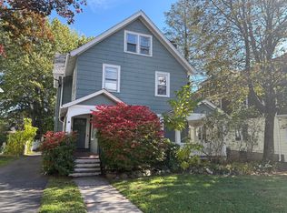 20 Quaker Ln S, West Hartford, CT 06119