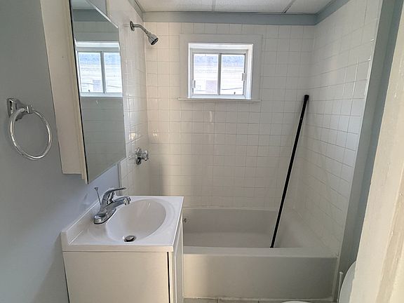 5th image of 88 Carr St #2