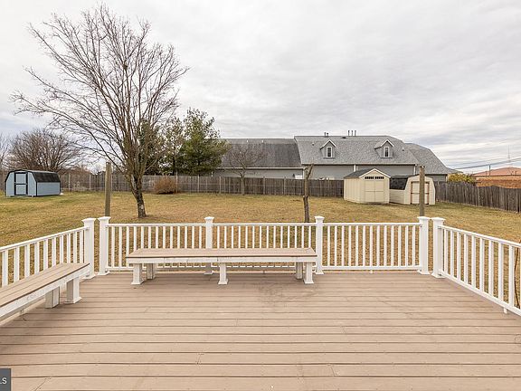 3rd image of 102 Westmoreland Dr