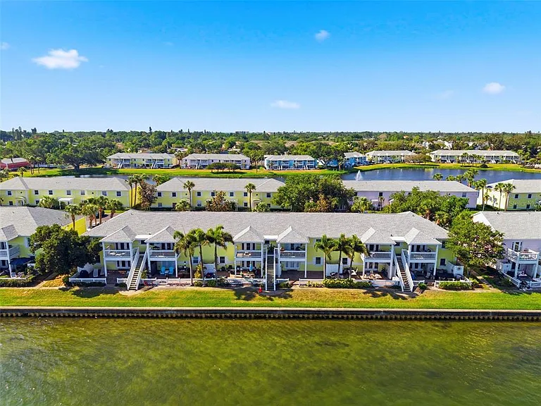 201 Pompano Dr SE #C — Photo 47