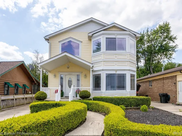 22520 Milner St, Saint Clair Shores, MI 48081