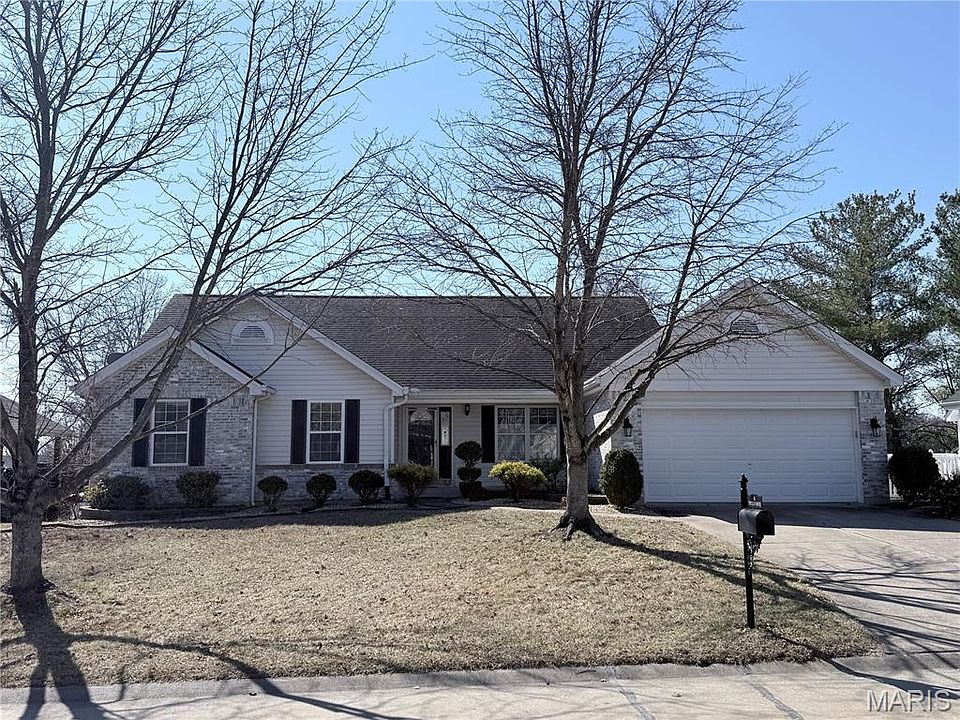 1st image of 361 Huntleigh Manor Dr