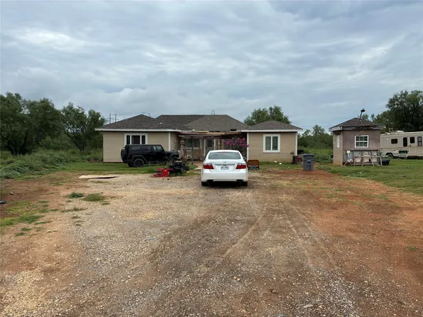 182 County Road 2665, Moore, TX 78057