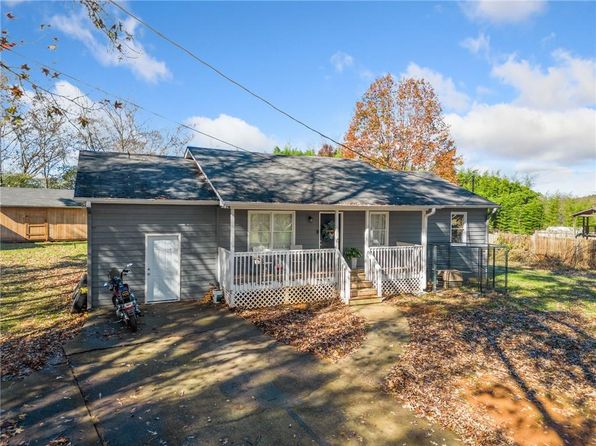 51 Jennifer Ln, Rydal, GA 30171