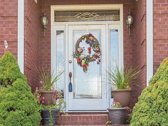 5th image of 179 Flagstone Dr NE