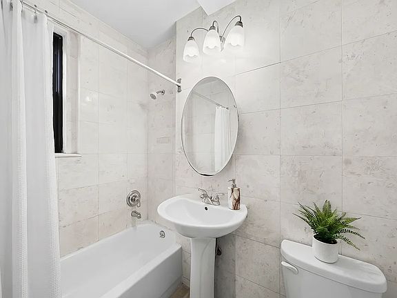 5th image of 240 W 73rd St #72O