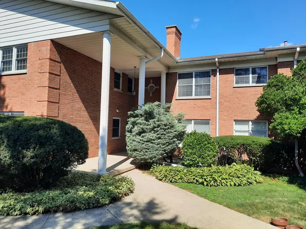 1450 Wing St APT 6B, Elgin, IL 60123